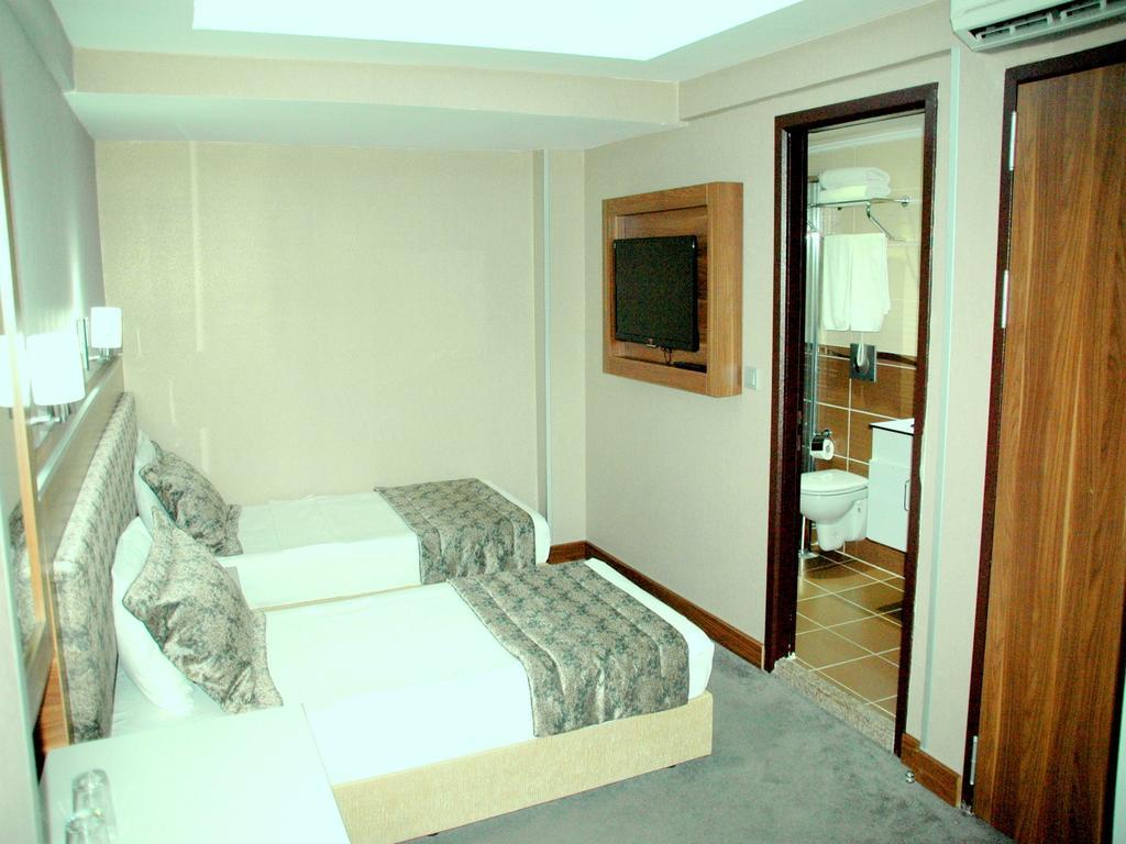 Hotel Buyuk Paris Istanbul Exteriör bild