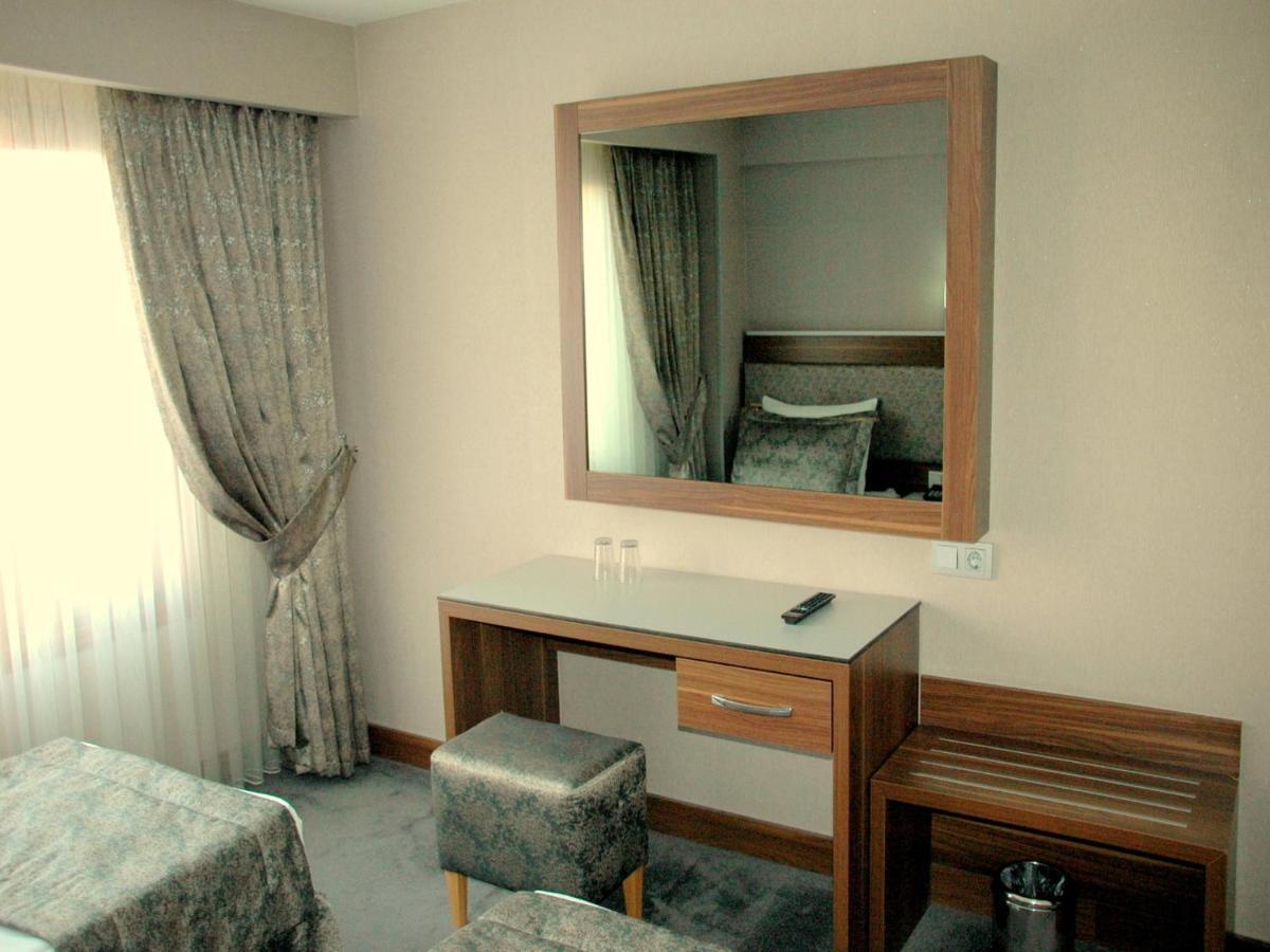 Hotel Buyuk Paris Istanbul Rum bild